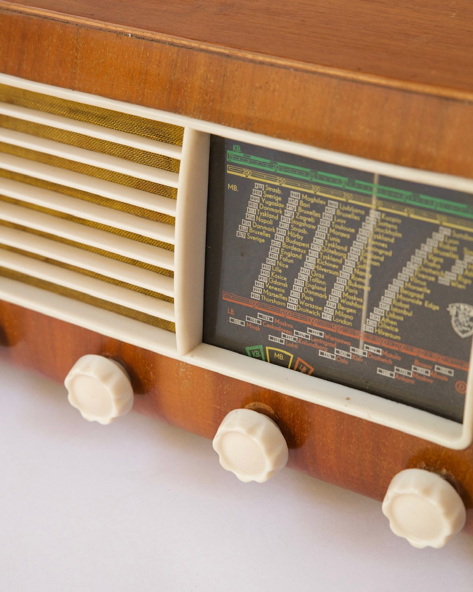 Mid-Century Tube Radio 1940s–1950s