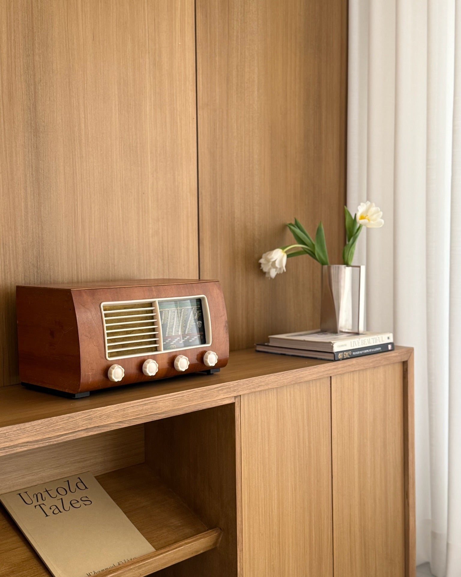 Mid-Century Tube Radio 1940s–1950s